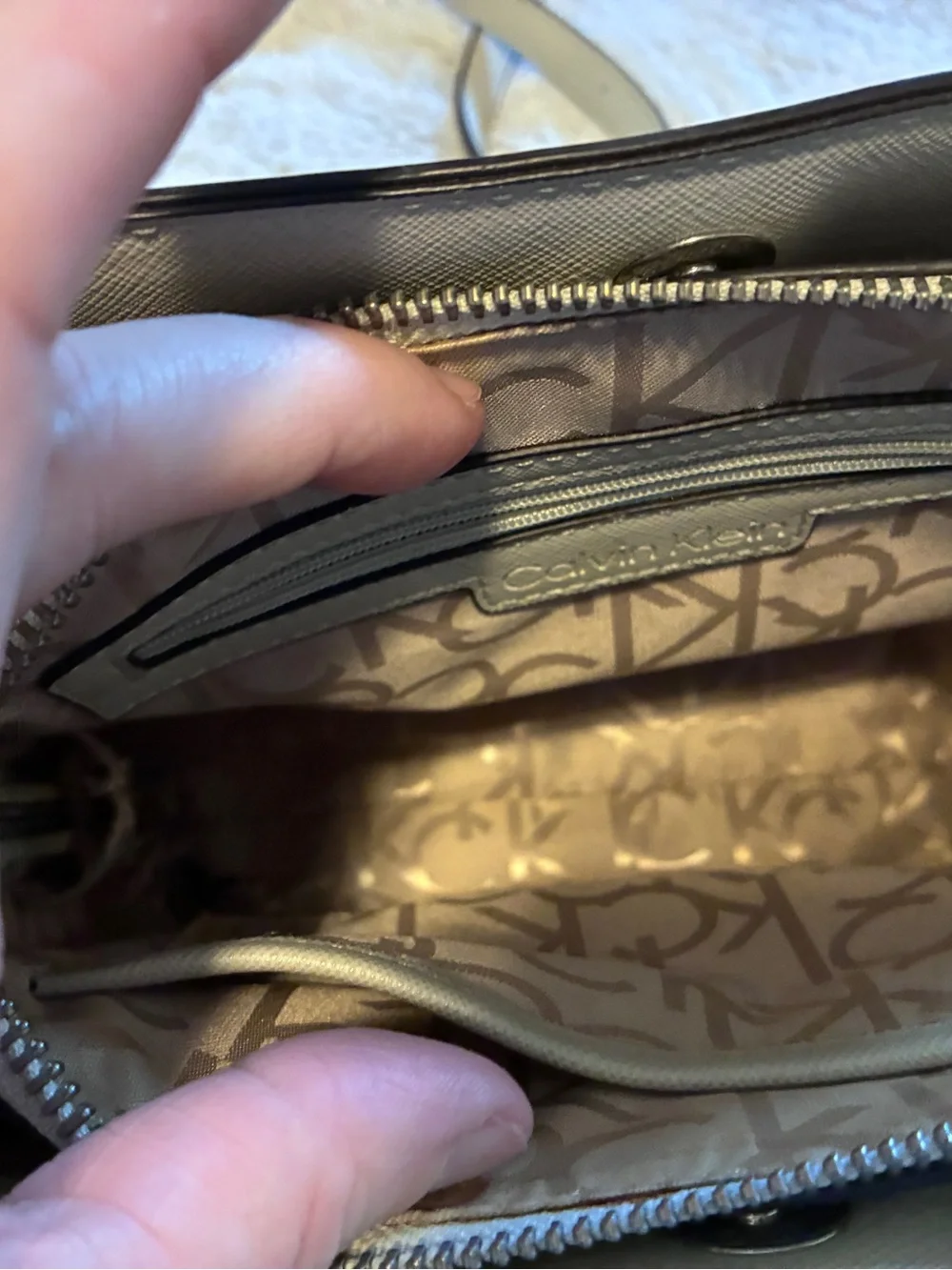 Calvin KLIEN crossbody handbag-6 compartment - Picture 3 of 6